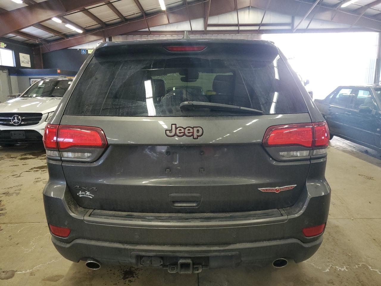 2017 Jeep Grand Cherokee - Image 6