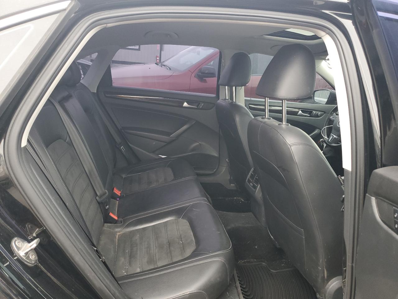 2015 Volkswagen Passat - Image 10