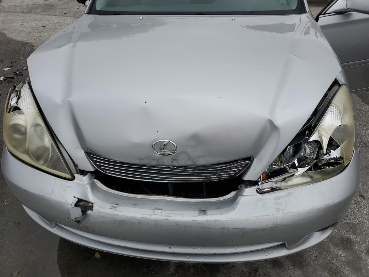 2005 Lexus ES - Image 12