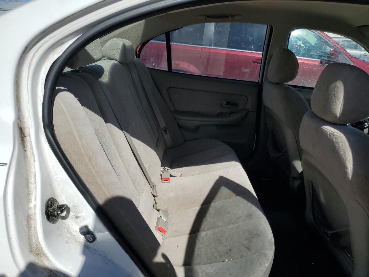 2005 Hyundai Elantra - Image 10