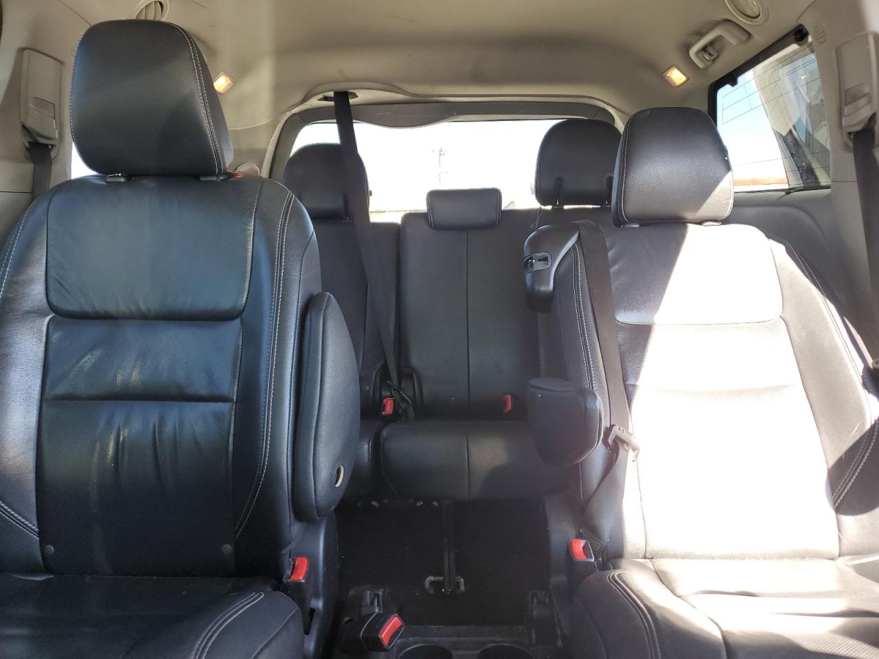 2015 Toyota Sienna - Image 10