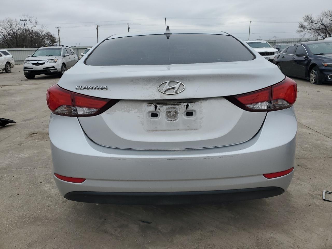 2016 Hyundai Elantra - Image 6