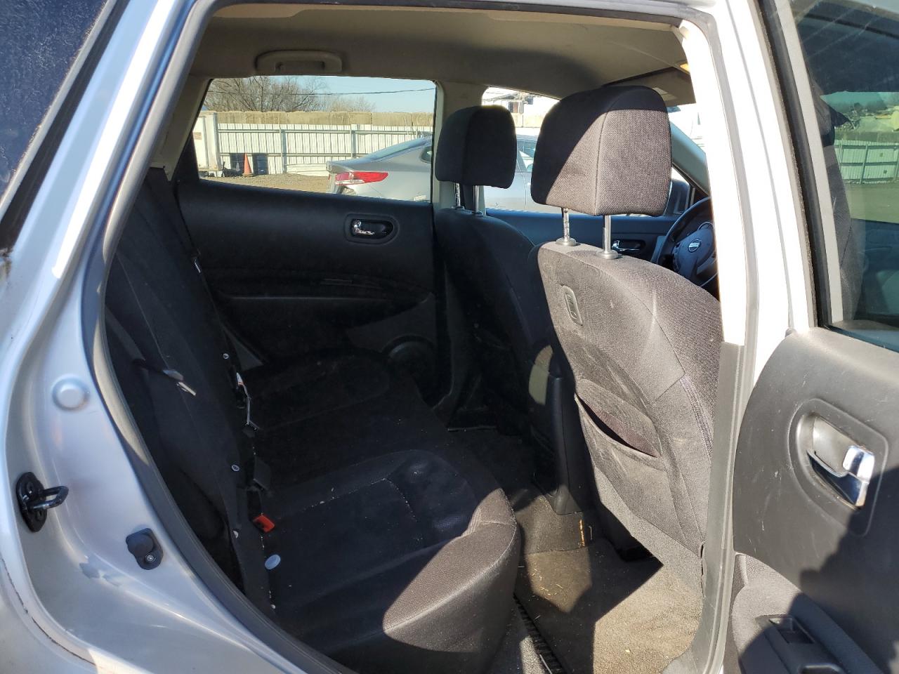 2015 Nissan Rogue - Image 11