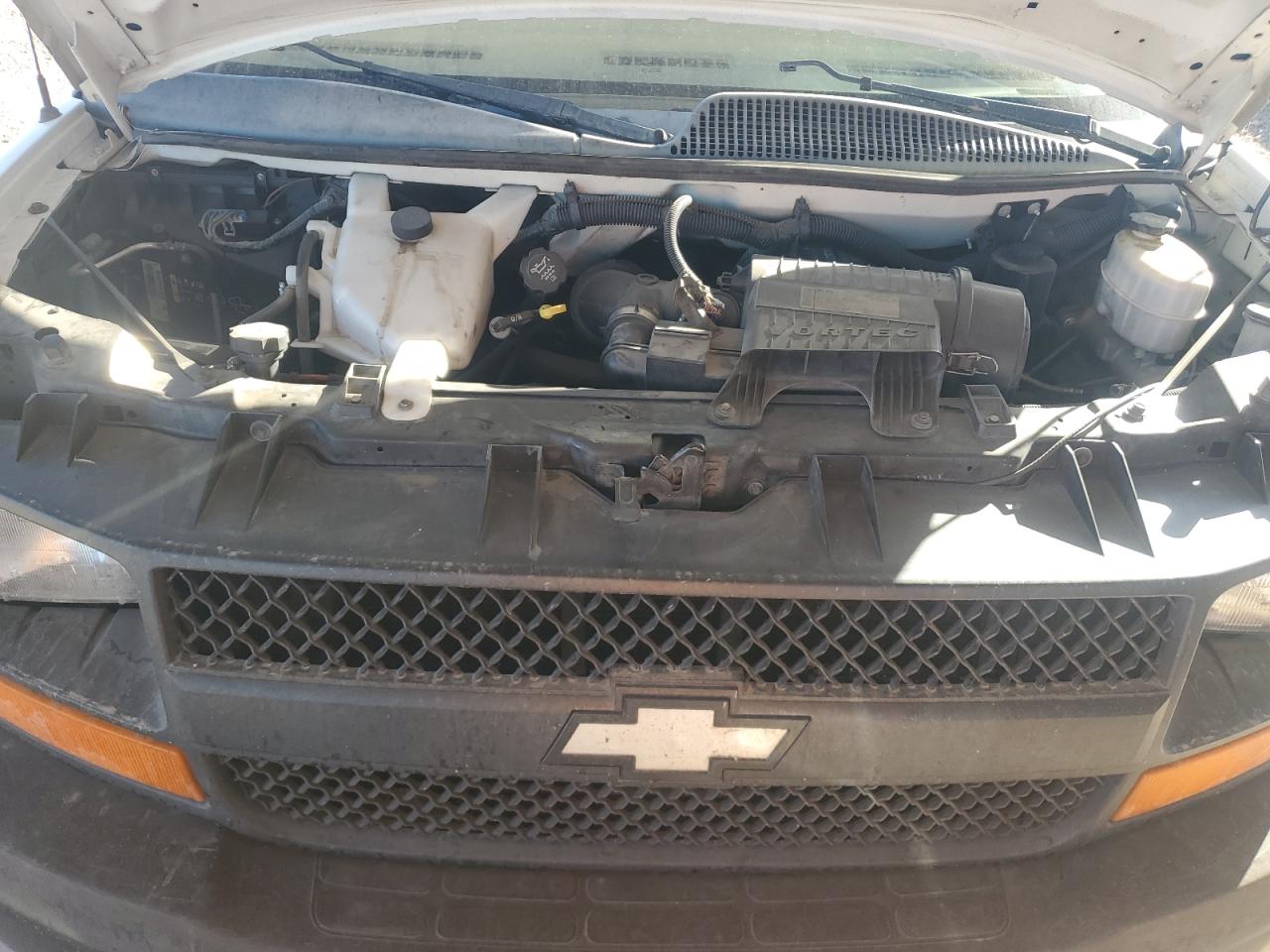 2011 Chevrolet Express - Image 11