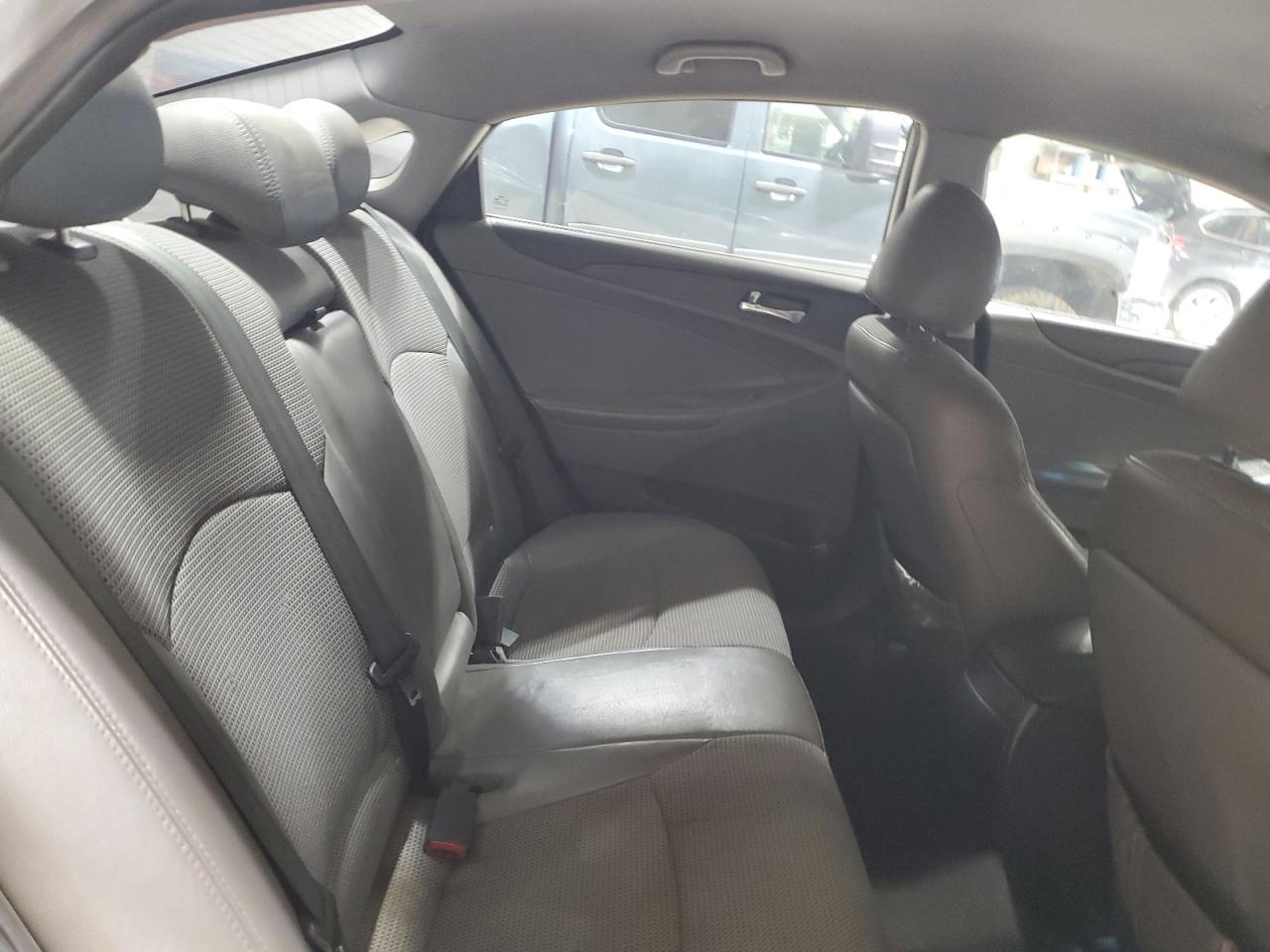 2012 Hyundai Sonata - Image 10