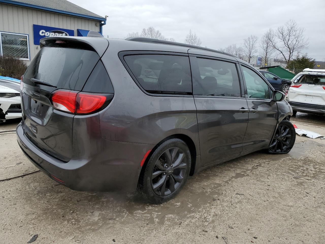 2018 Chrysler Pacifica - Image 3