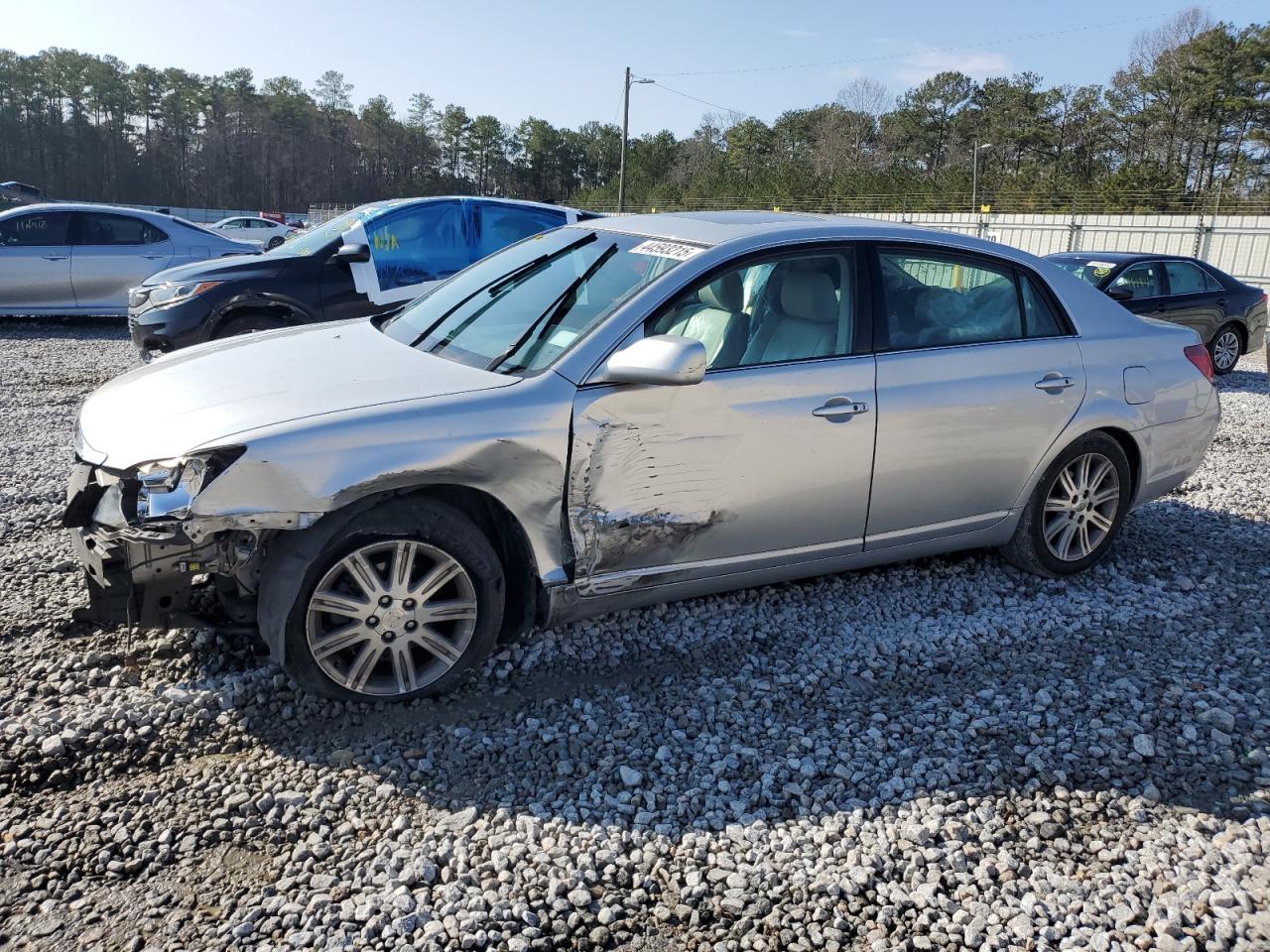 2005 Toyota Avalon - Image 1