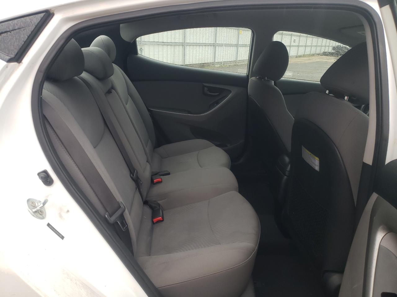 2015 Hyundai Elantra - Image 10