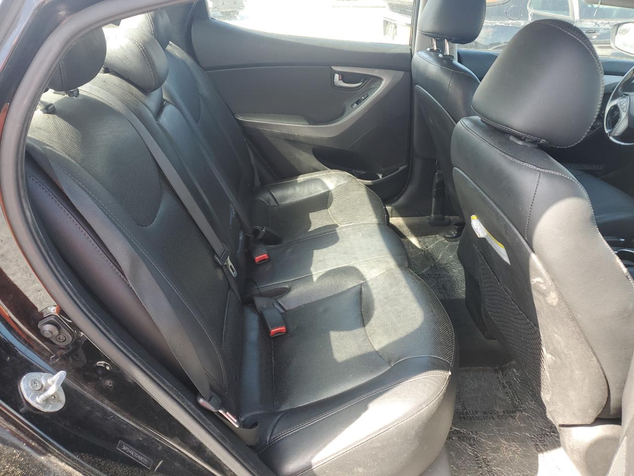 2016 Hyundai Elantra - Image 10