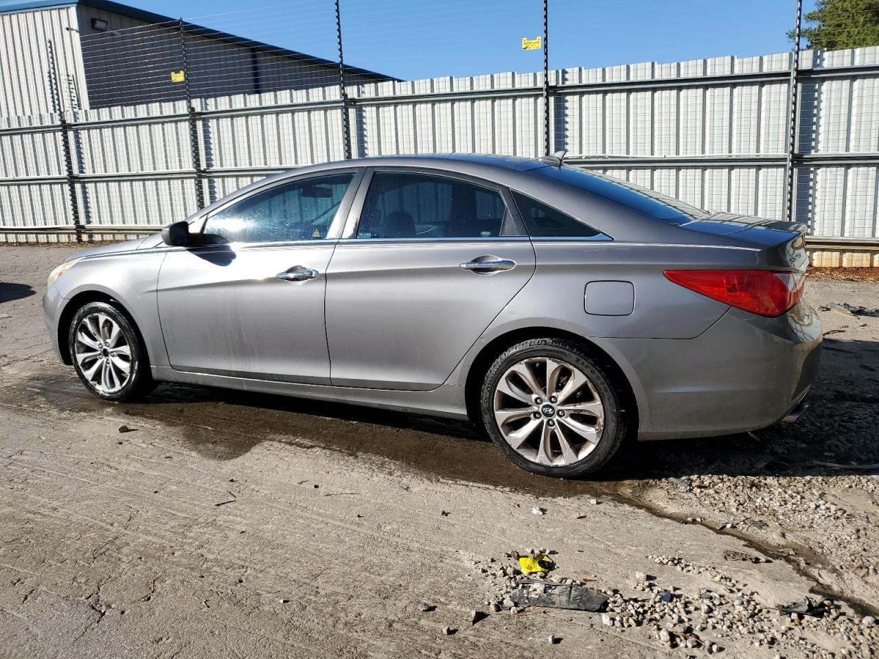 2011 Hyundai Sonata - Image 2