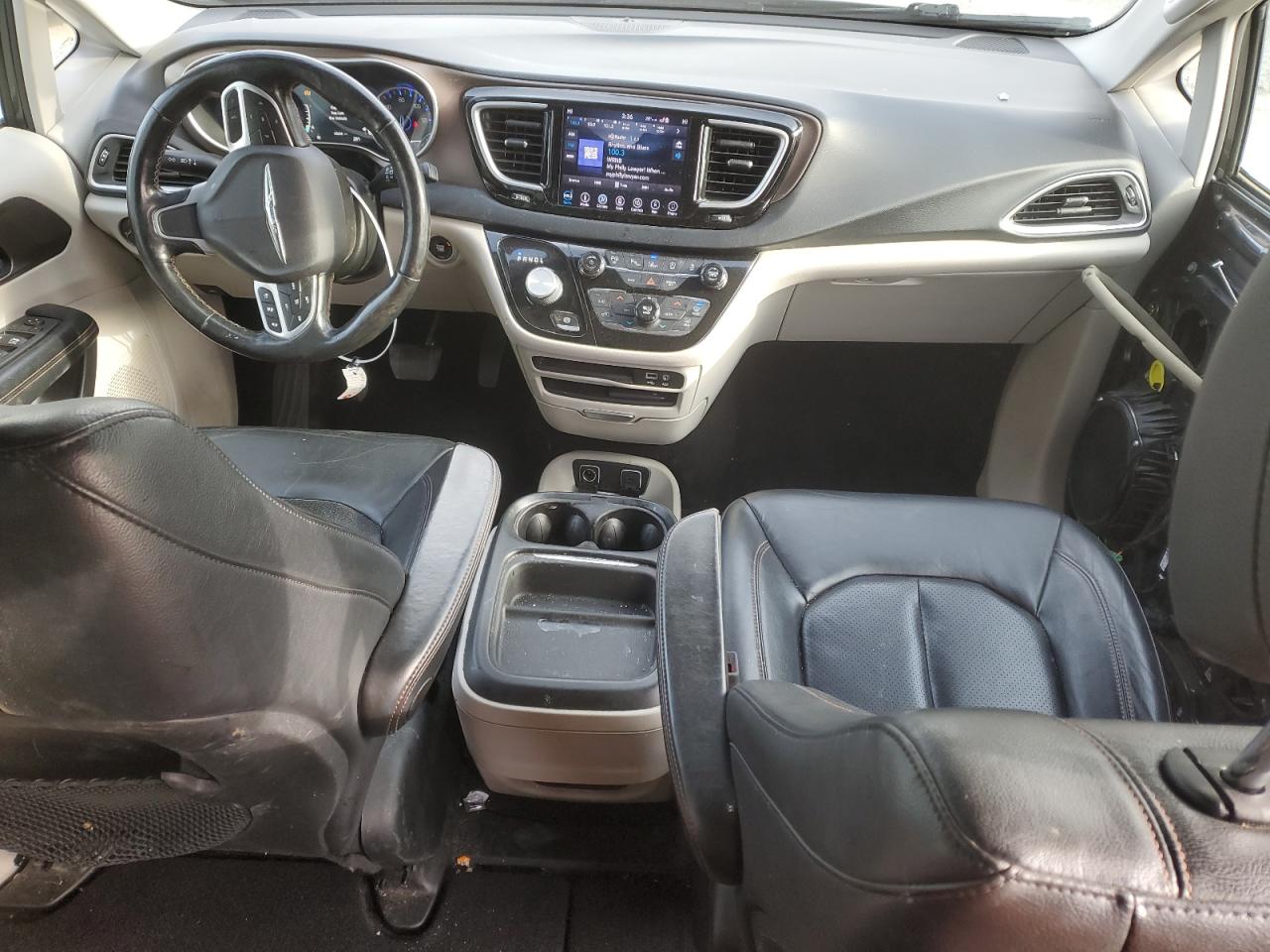 2019 Chrysler Pacifica - Image 8