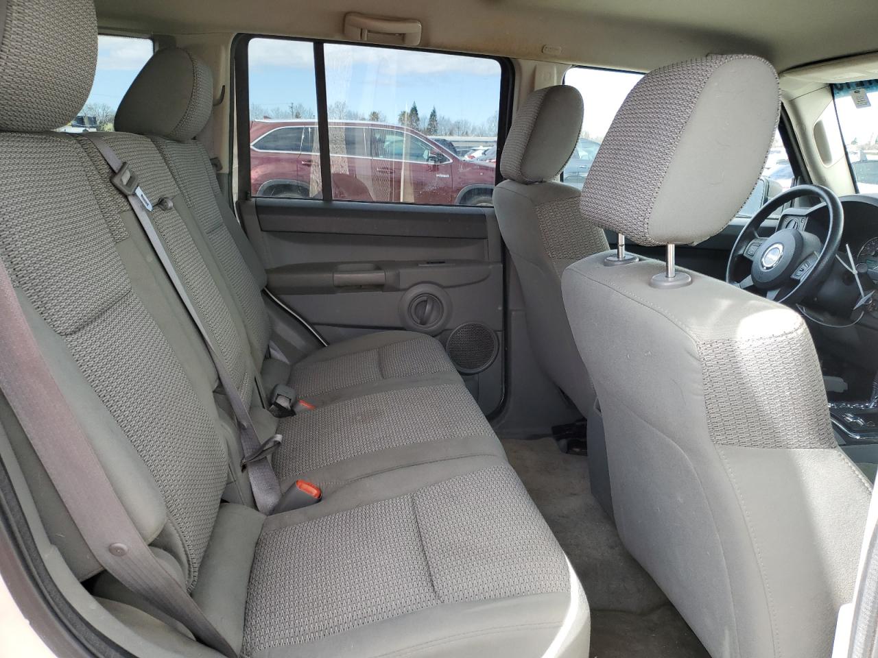2007 Jeep Commander - Image 11