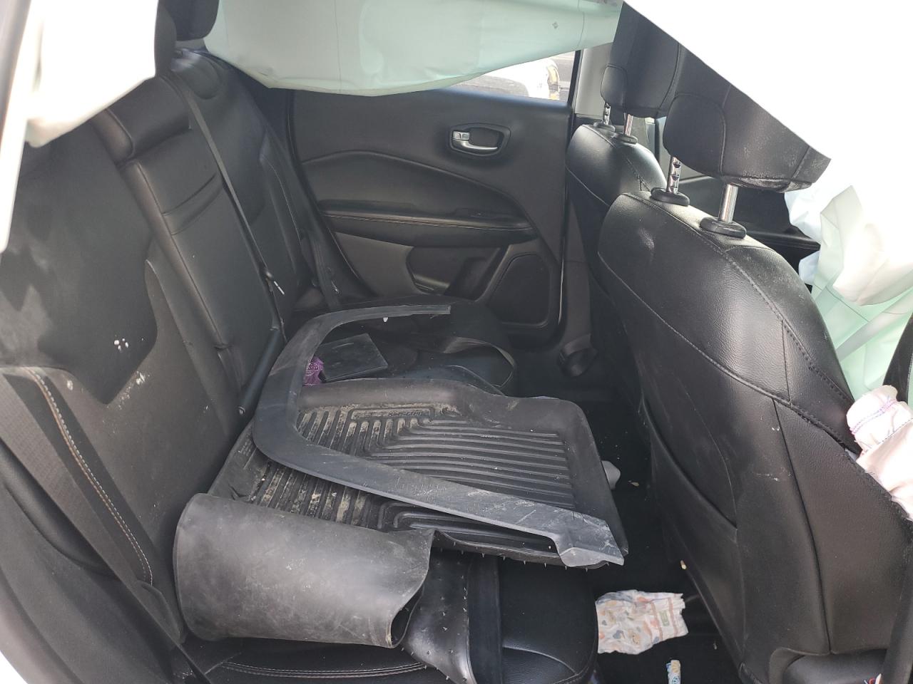 2018 Jeep Compass - Image 10