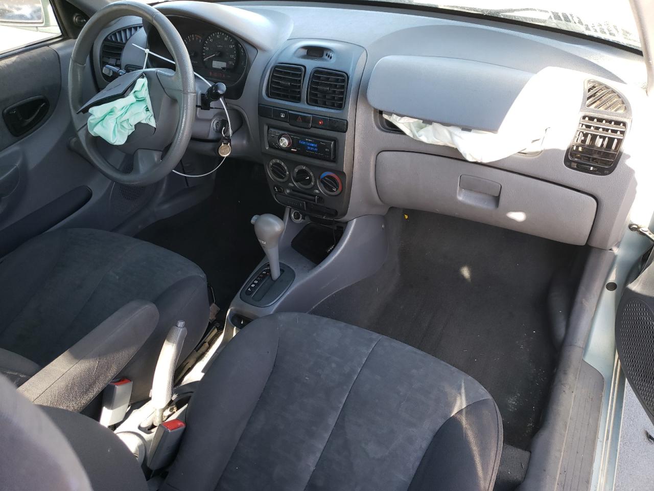 2005 Hyundai Accent - Image 8