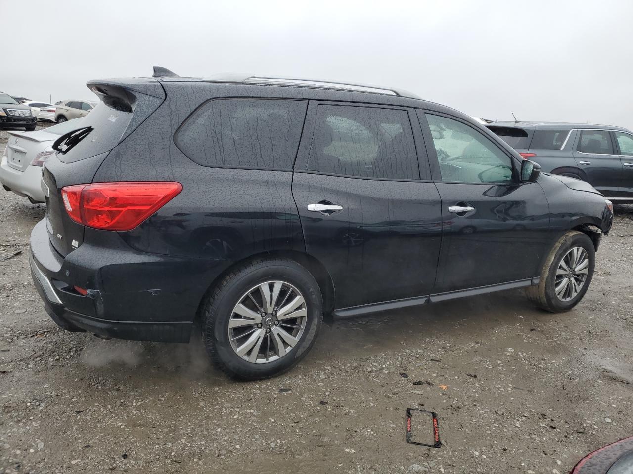 2019 Nissan Pathfinder - Image 3