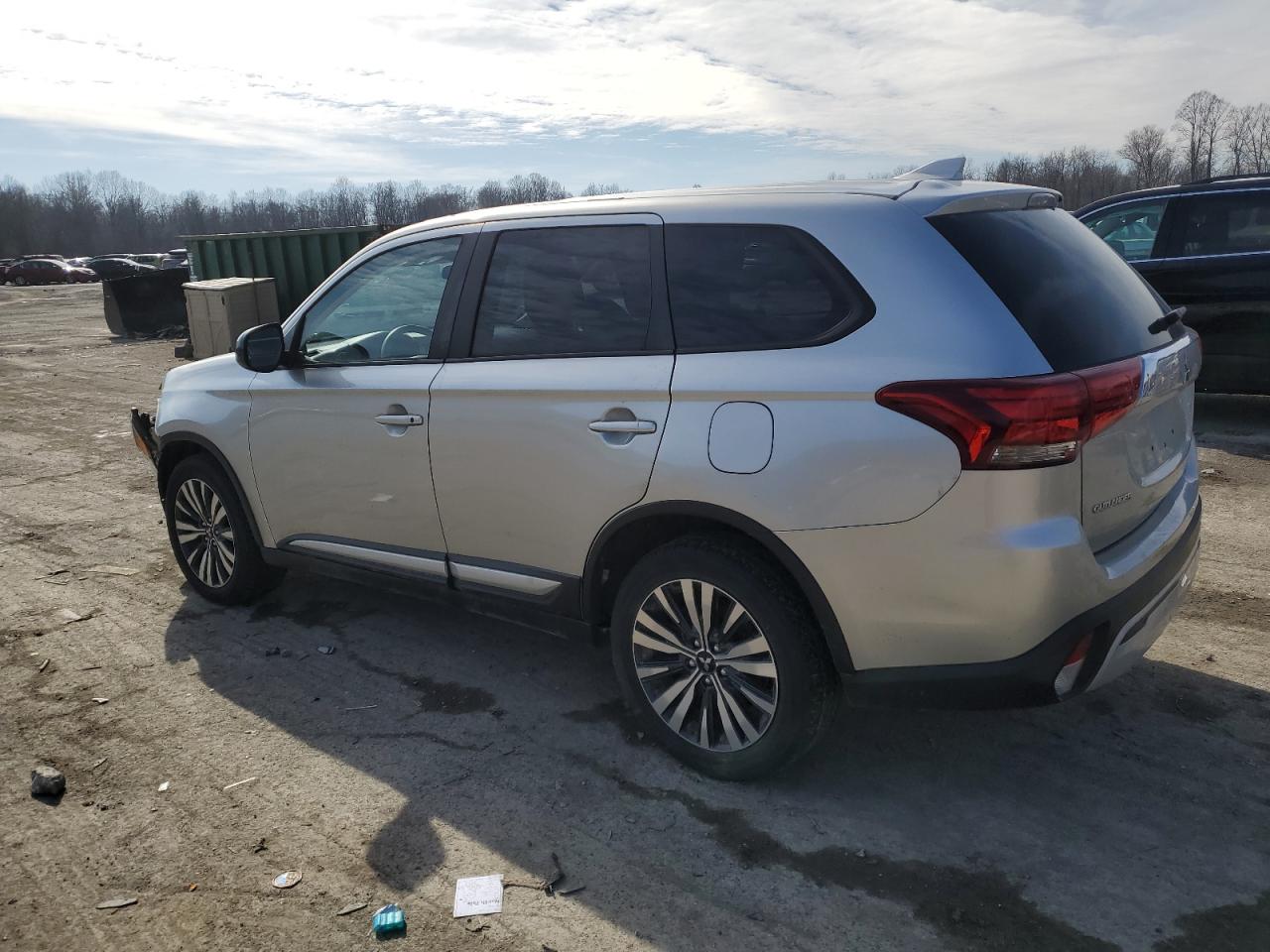 2020 Mitsubishi Outlander - Image 2