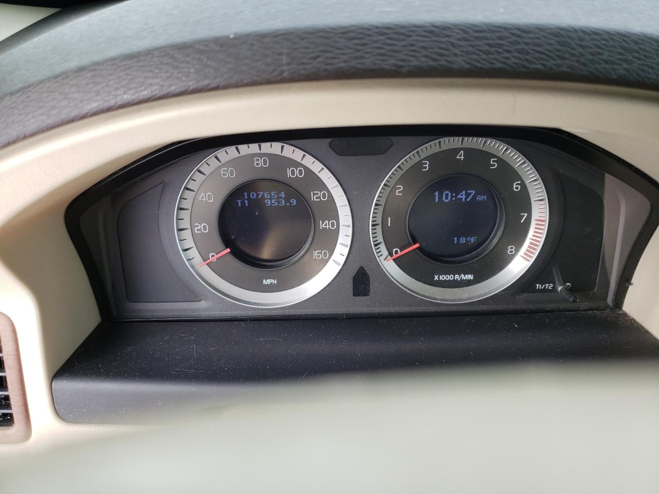 2010 Volvo XC70 - Image 9