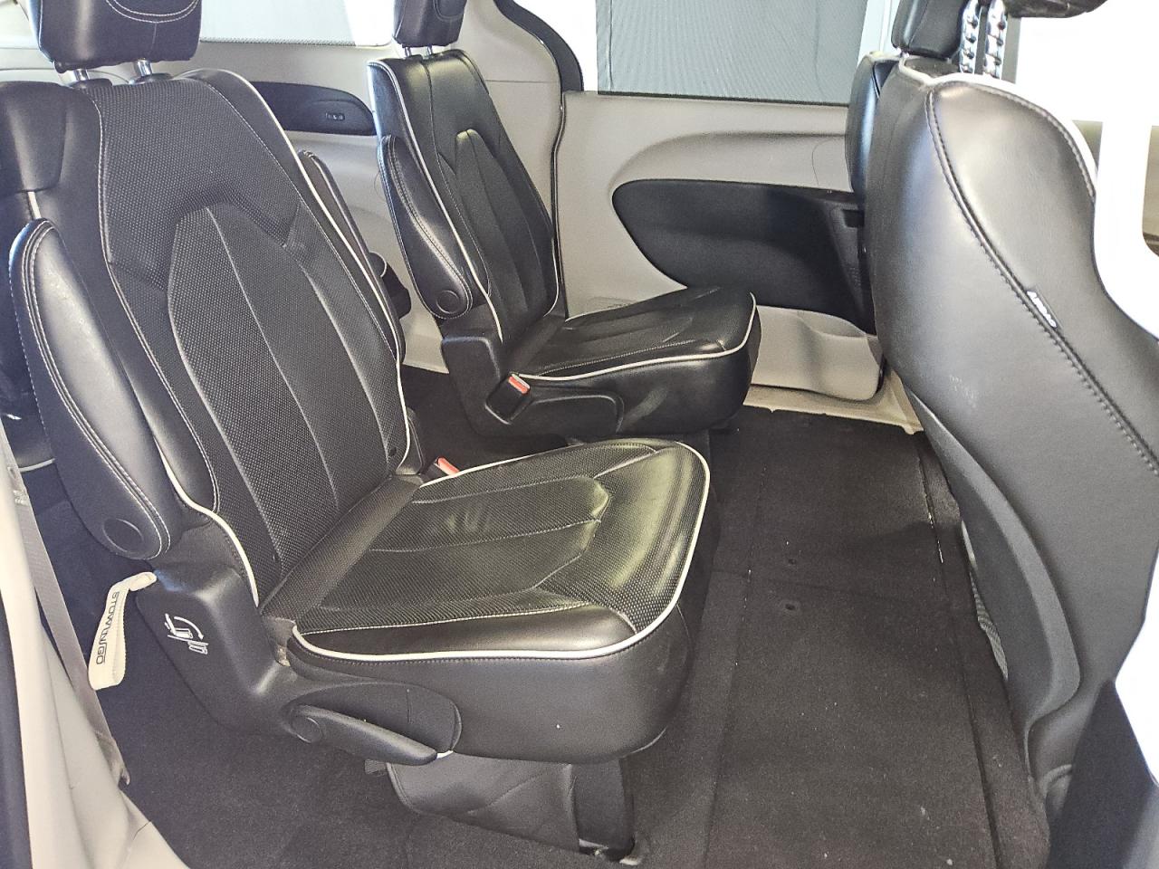 2022 Chrysler Pacifica - Image 11