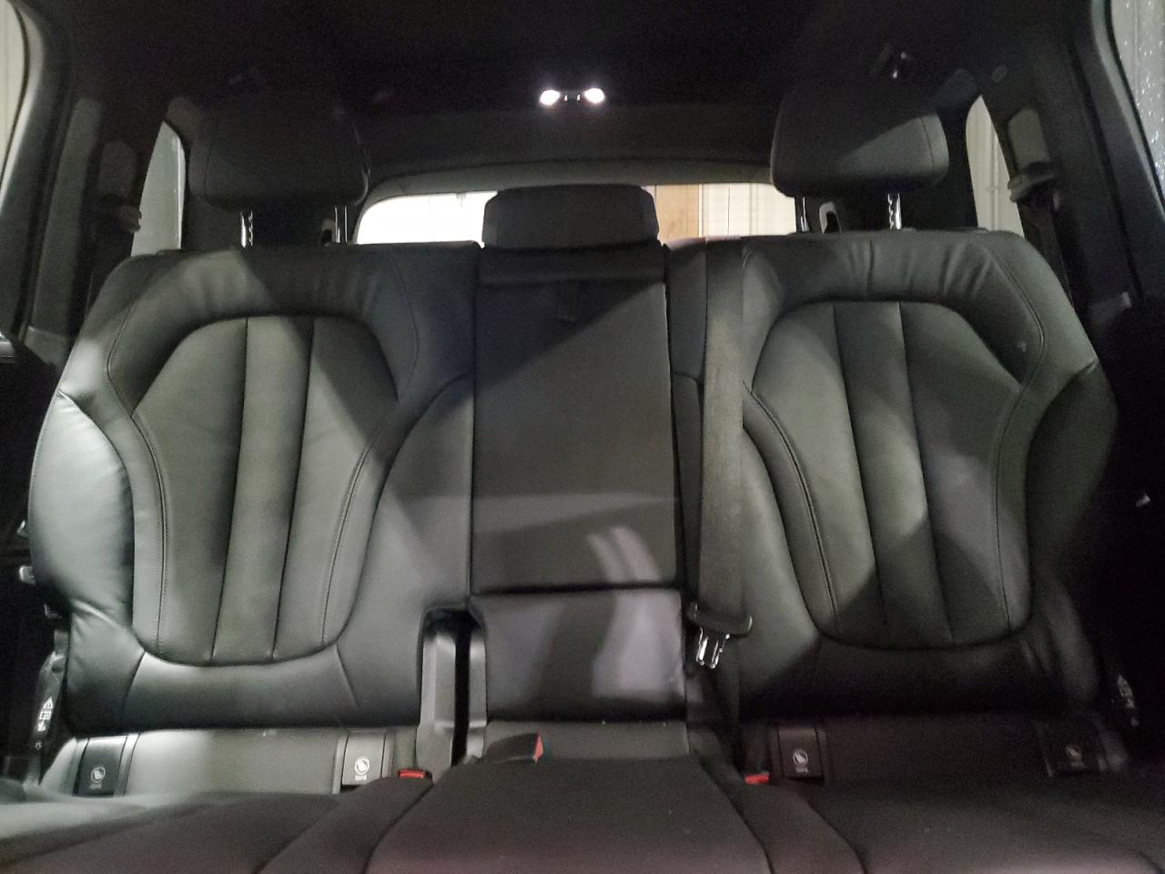 2022 BMW X7 - Image 10
