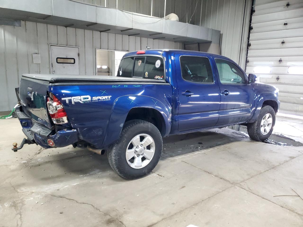 2015 Toyota Tacoma - Image 3