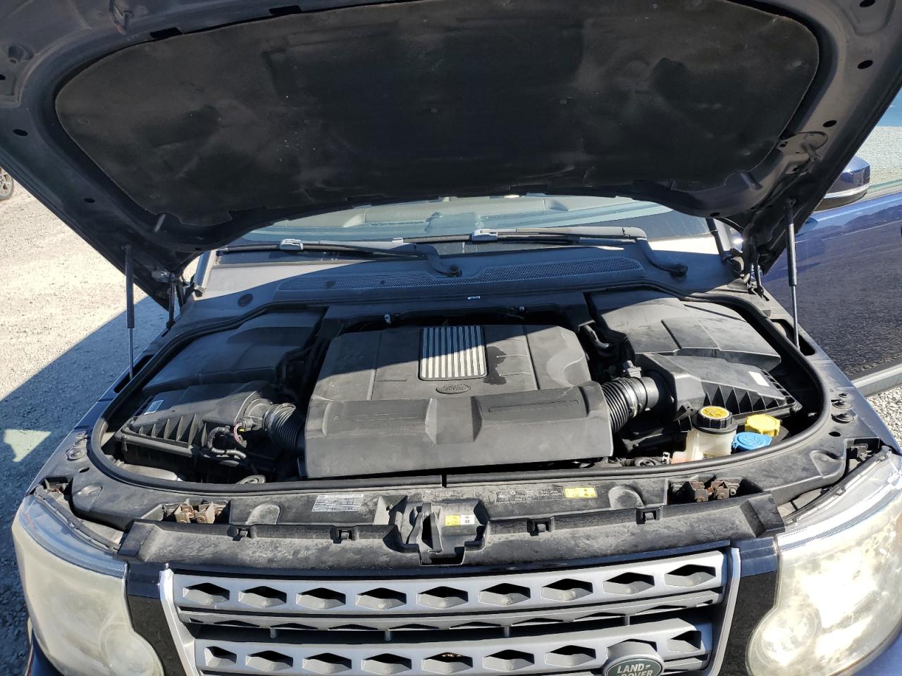 2016 Land Rover LR4 - Image 12