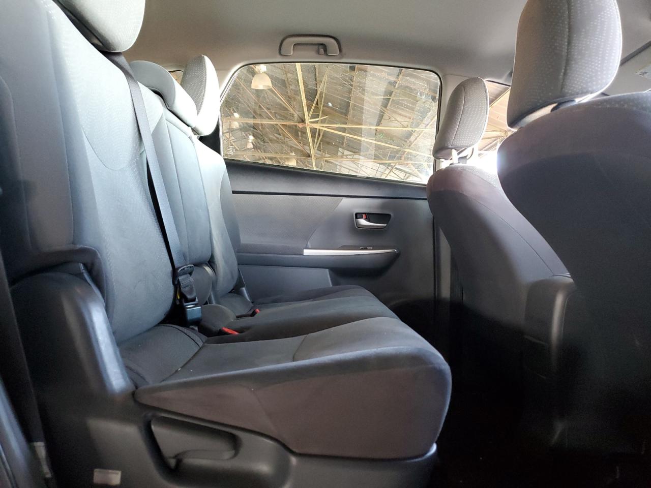 2013 Toyota Prius - Image 10