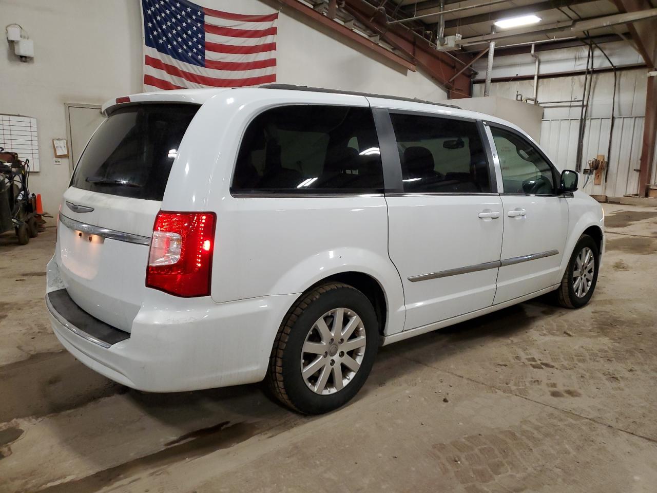 2014 Chrysler Town & Country - Image 3