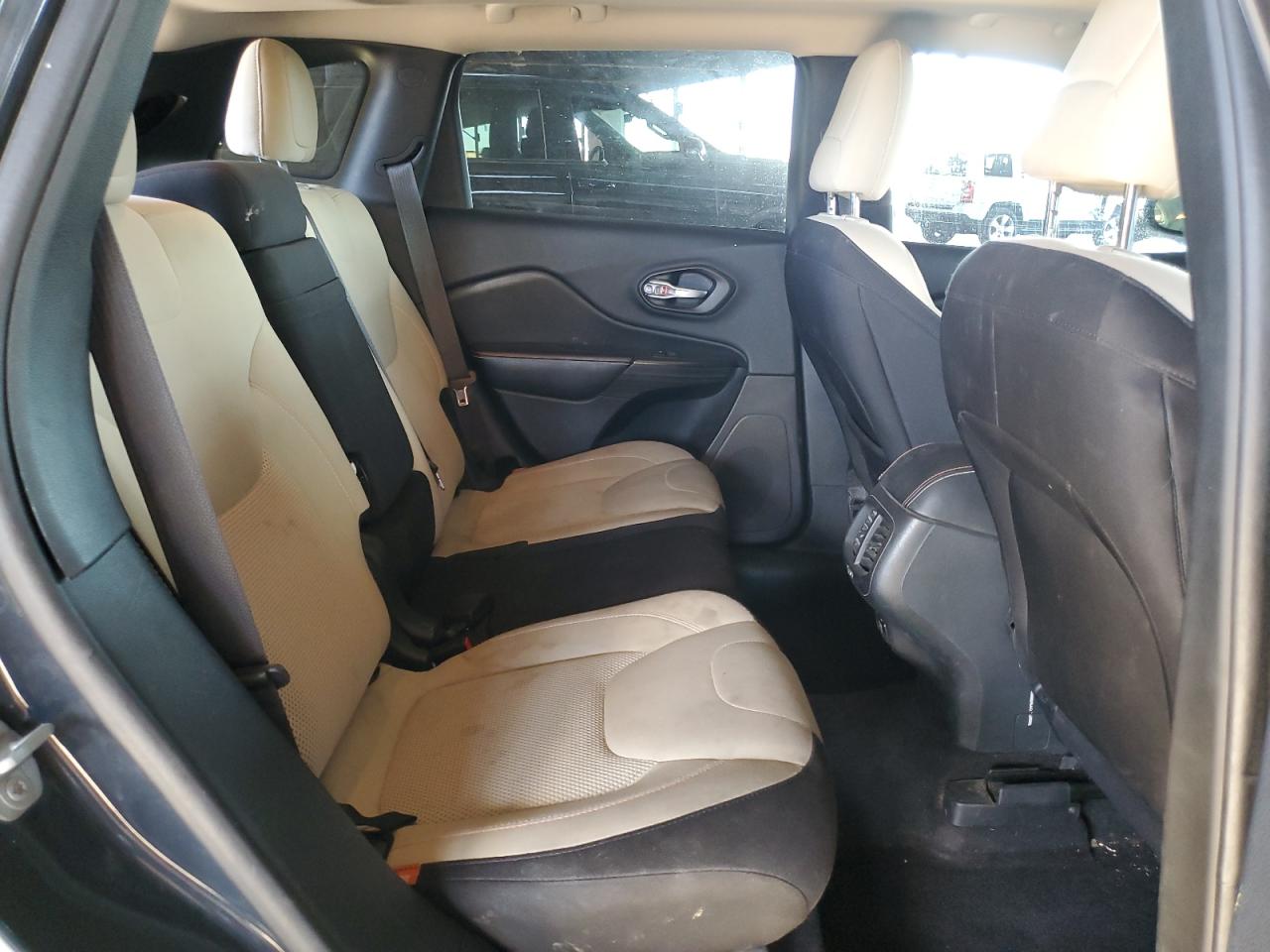 2016 Jeep Grand Cherokee - Image 10