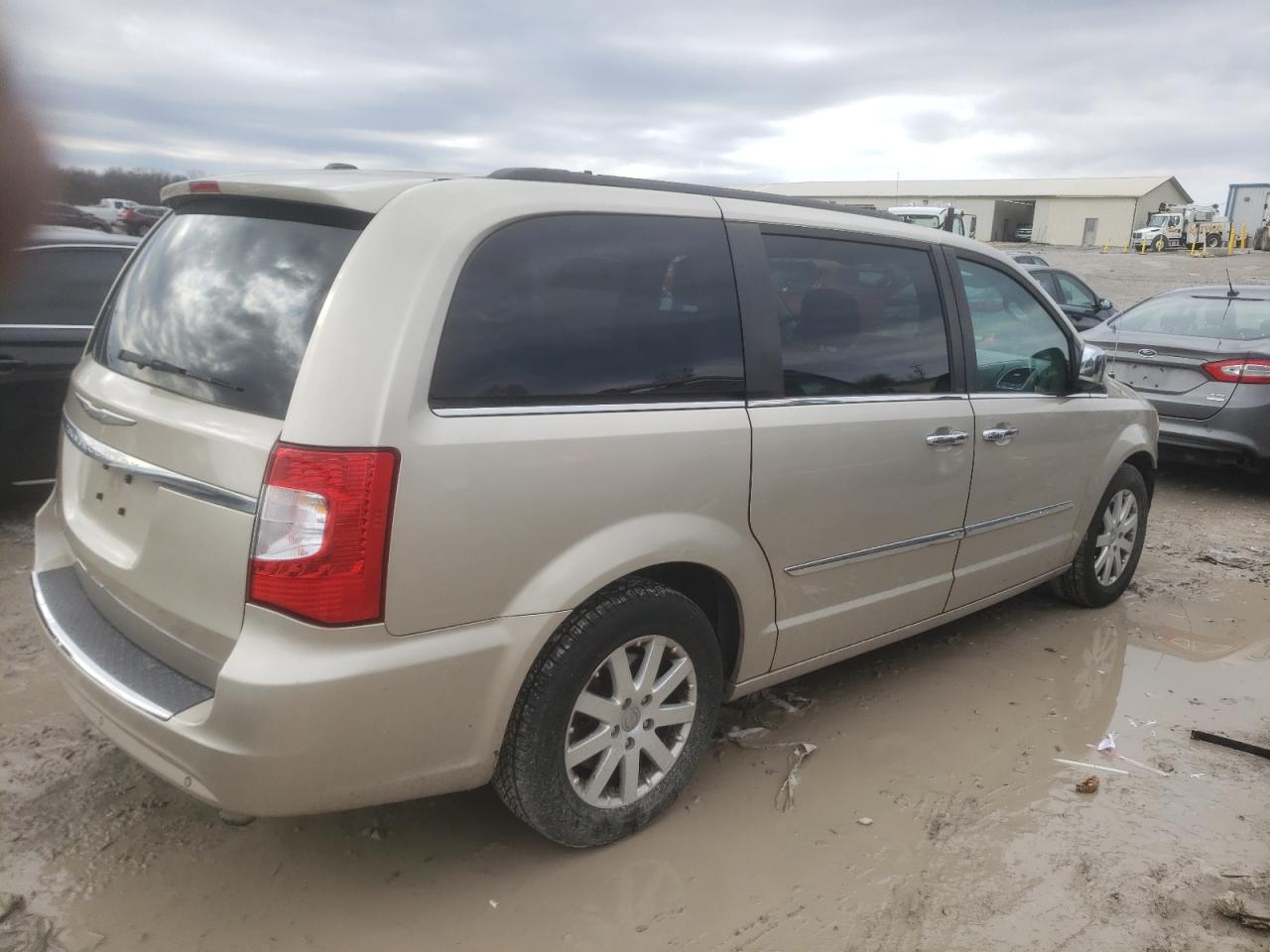 2012 Chrysler Town & Country - Image 3