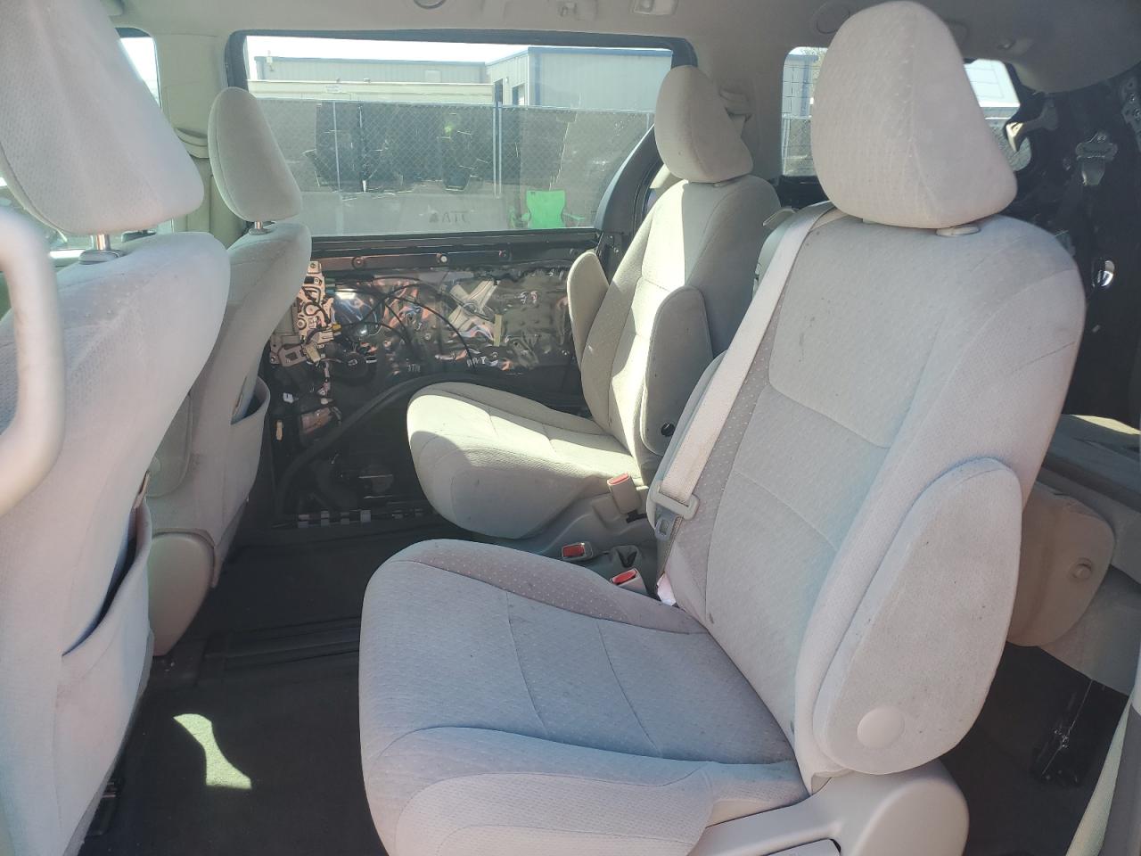2015 Toyota Sienna - Image 11