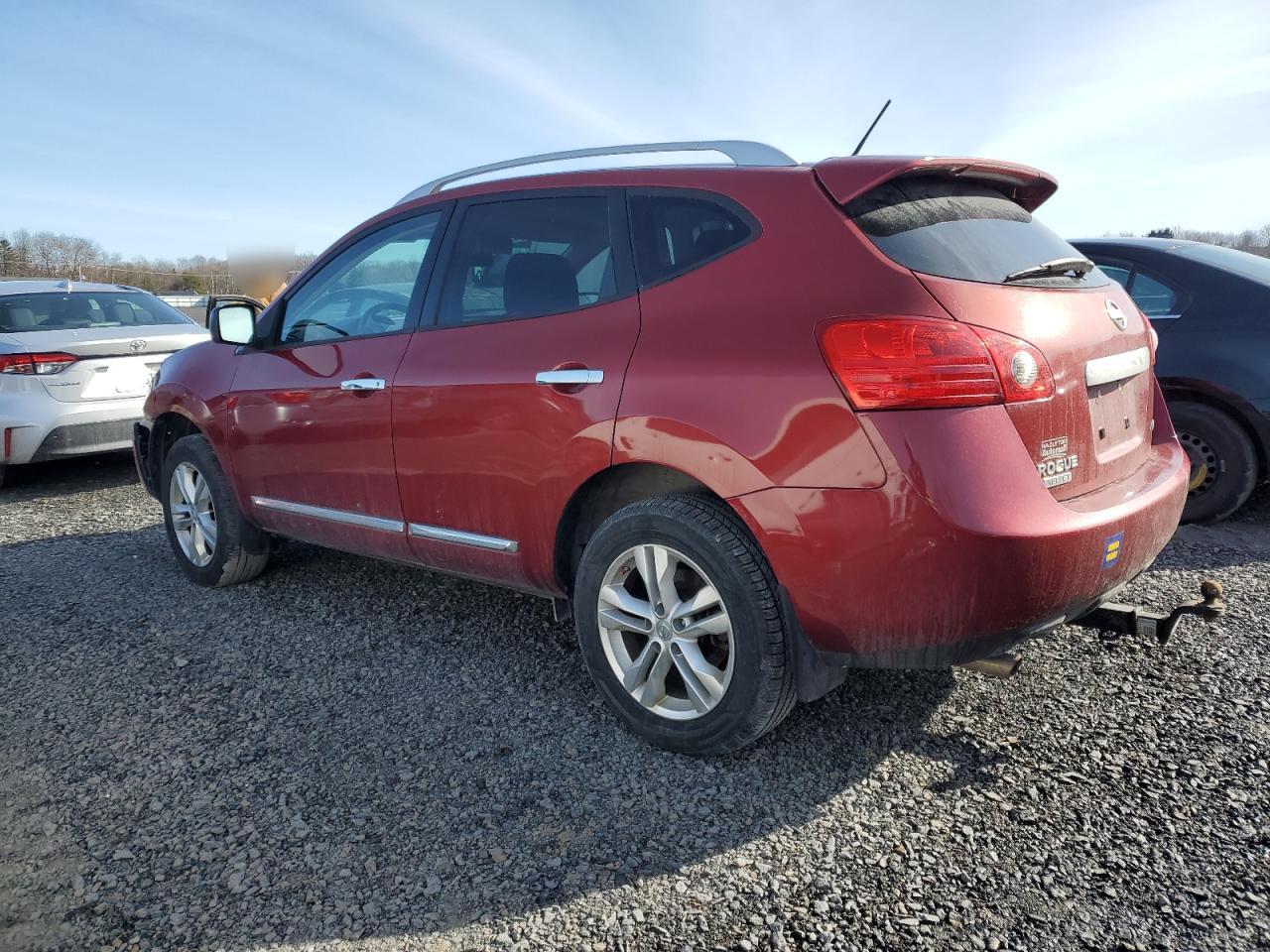 2015 Nissan Rogue - Image 2