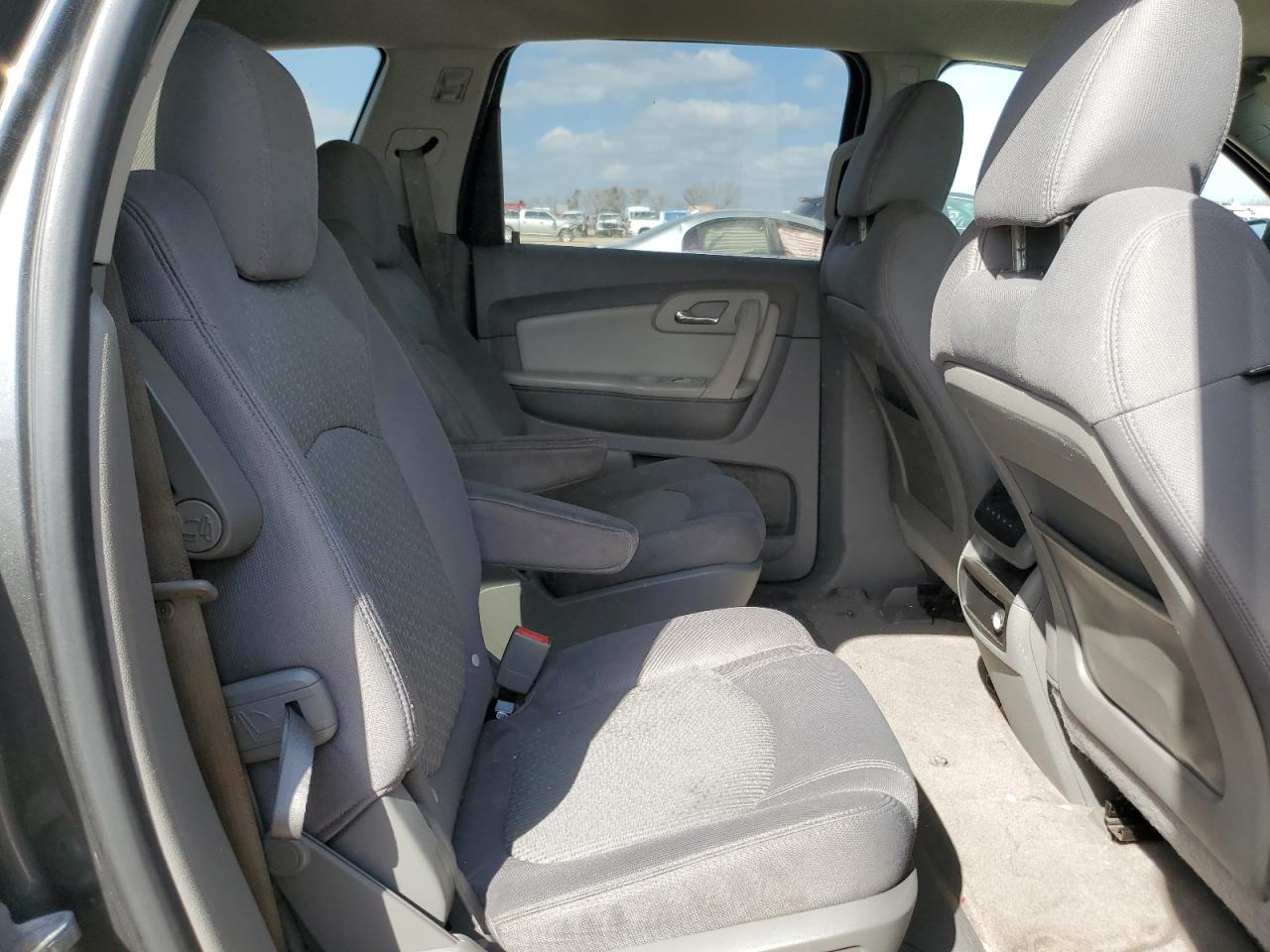 2010 Chevrolet Traverse - Image 11