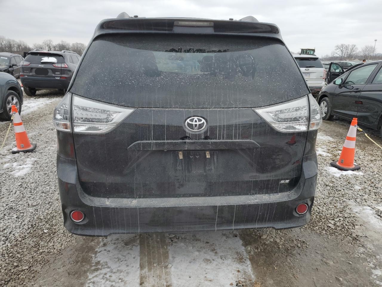 2017 Toyota Sienna - Image 6