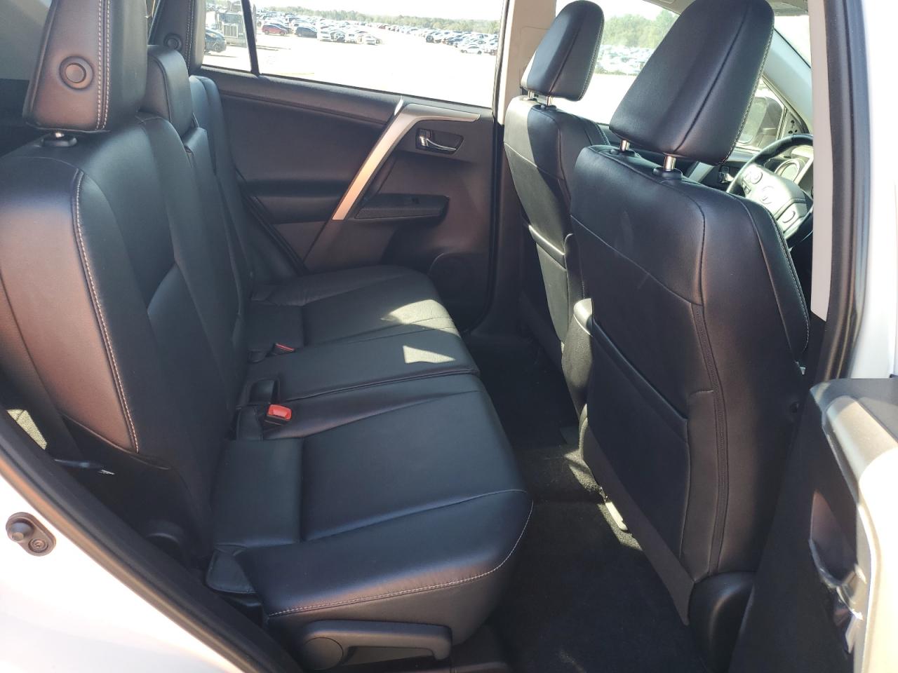 2015 Toyota RAV 4 - Image 10