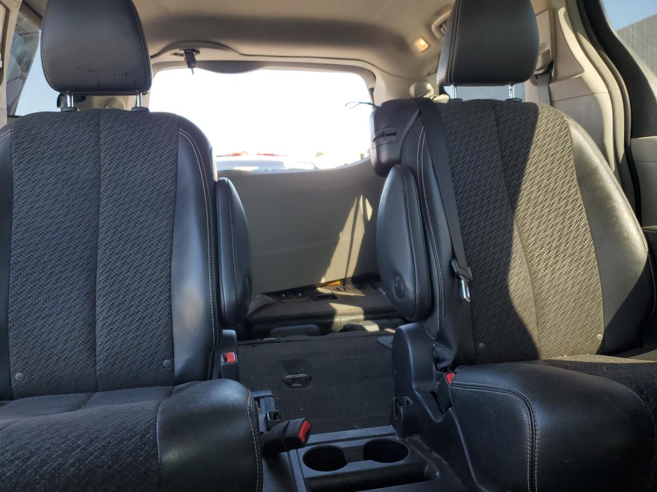 2013 Toyota Sienna - Image 10