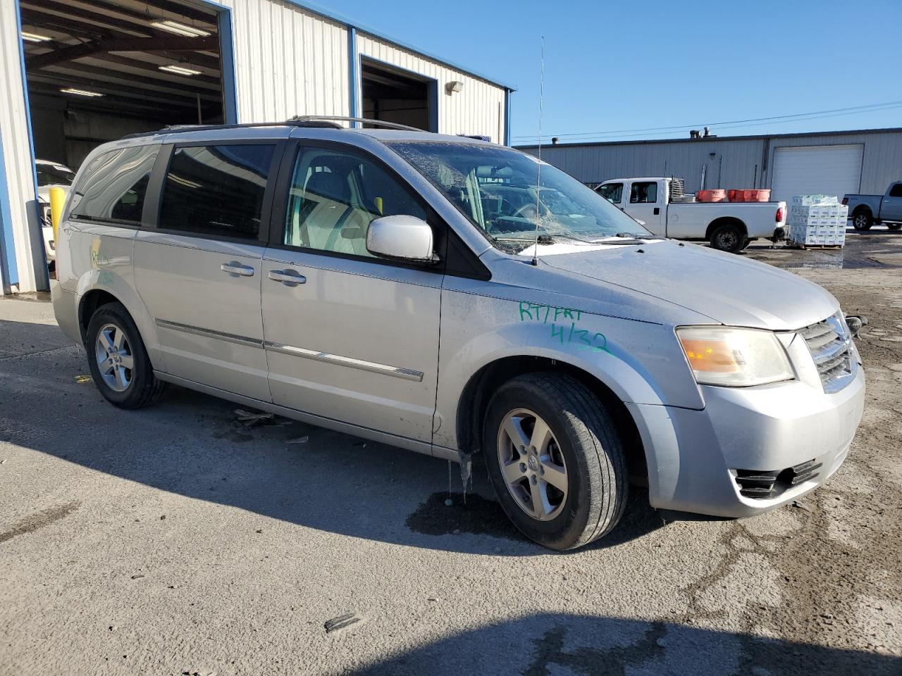 2009 Dodge Caravan - Image 4