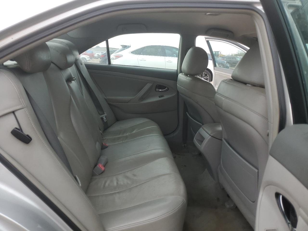 2010 Toyota Camry - Image 10