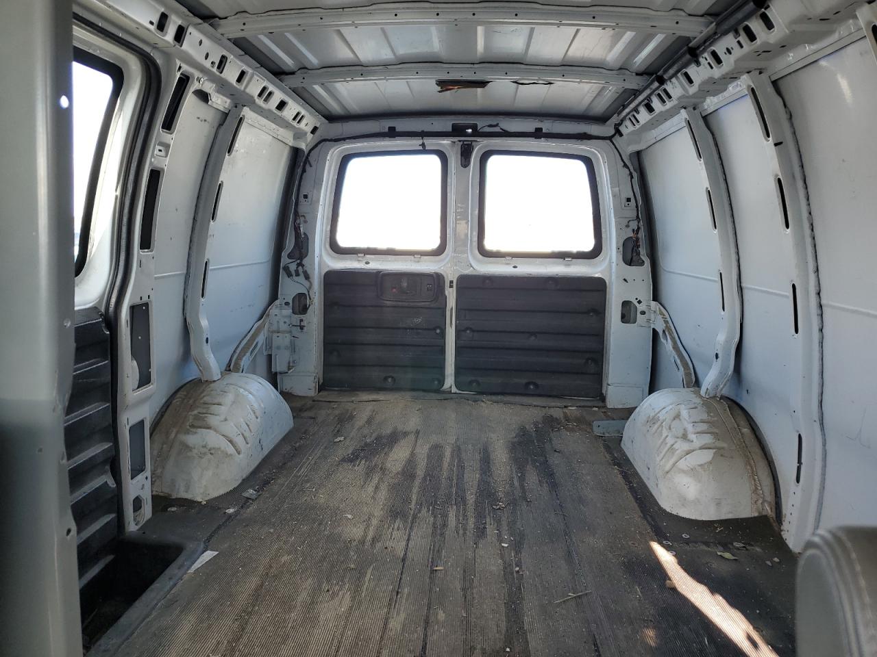 2014 GMC Savana - Image 10