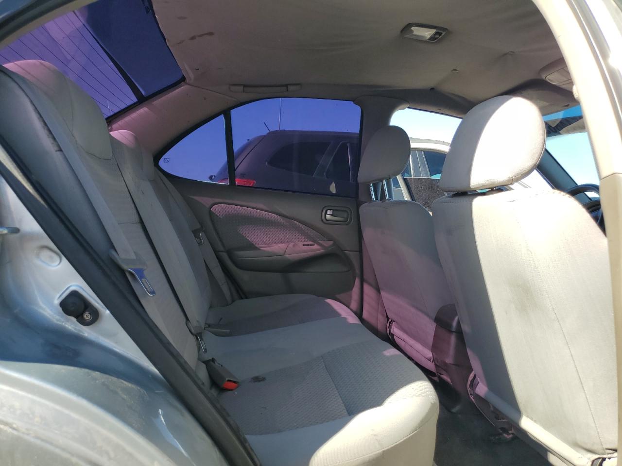 2004 Nissan Sentra - Image 10