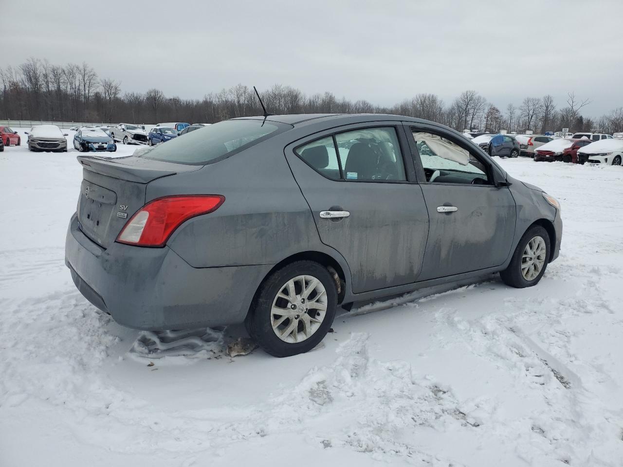 2019 Nissan Versa - Image 3