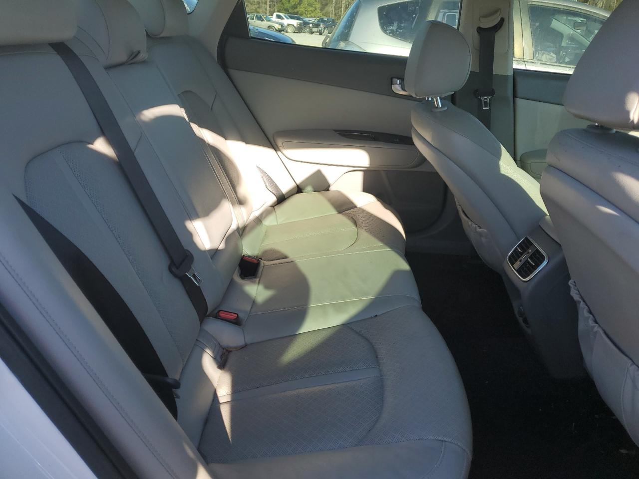 2016 Kia Optima - Image 10