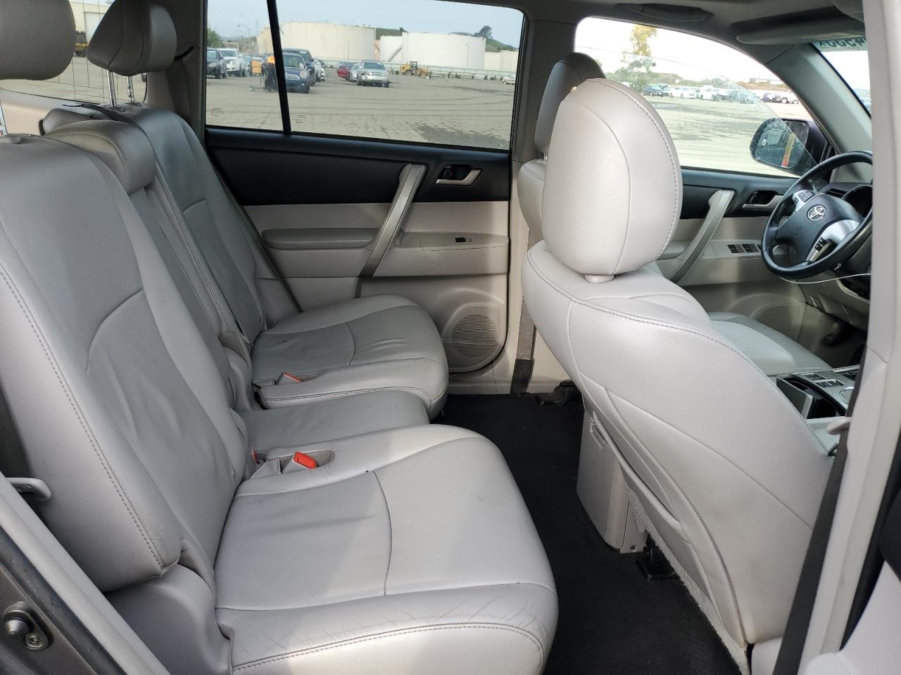 2012 Toyota Highlander - Image 10