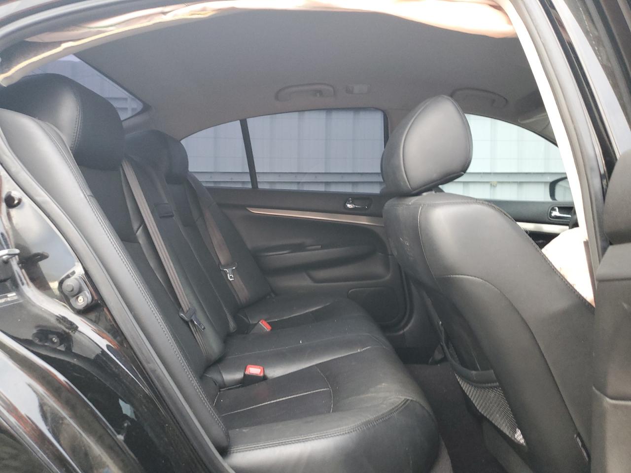 2015 Infiniti Q40 - Image 10