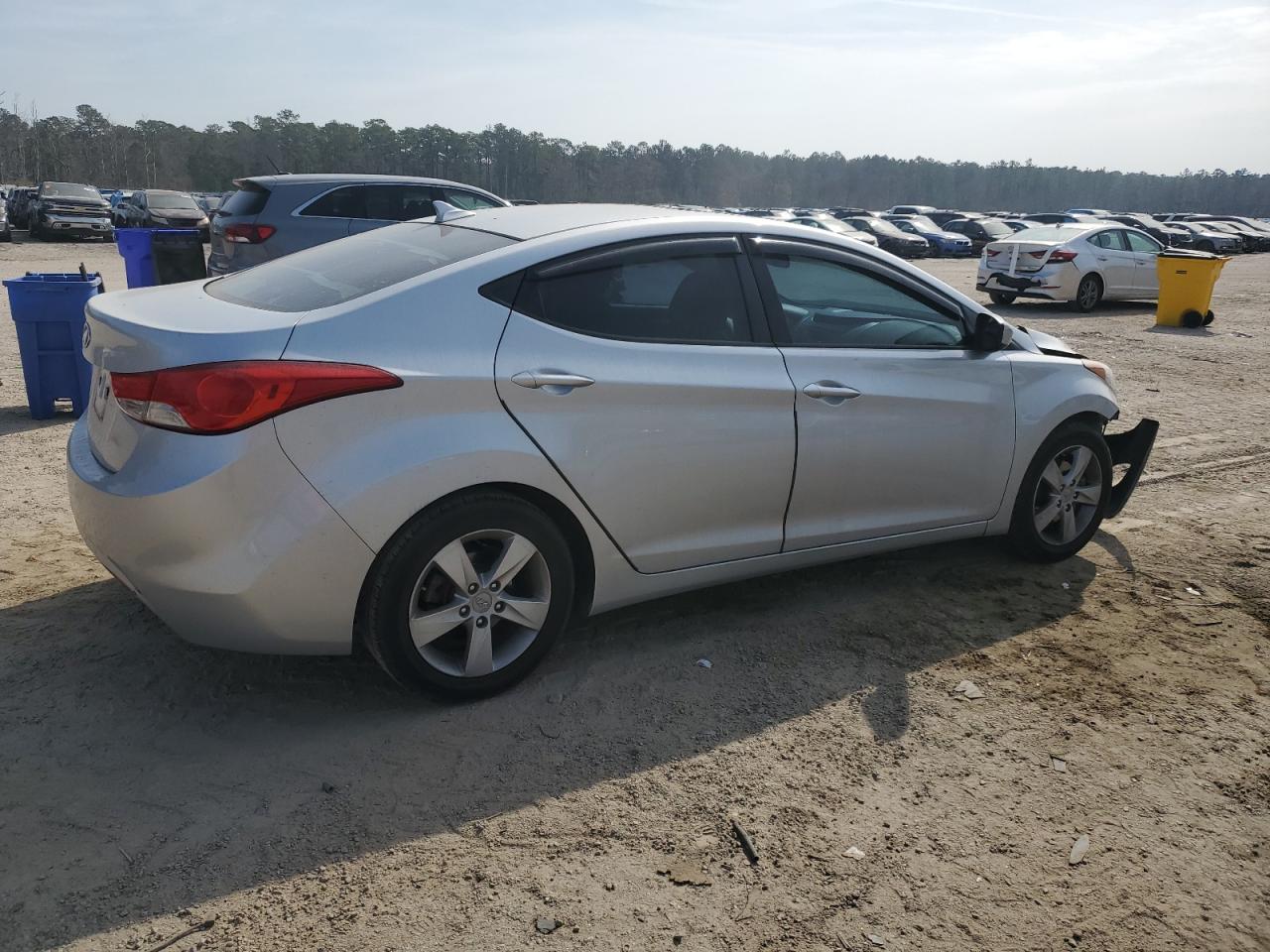 2013 Hyundai Elantra - Image 3