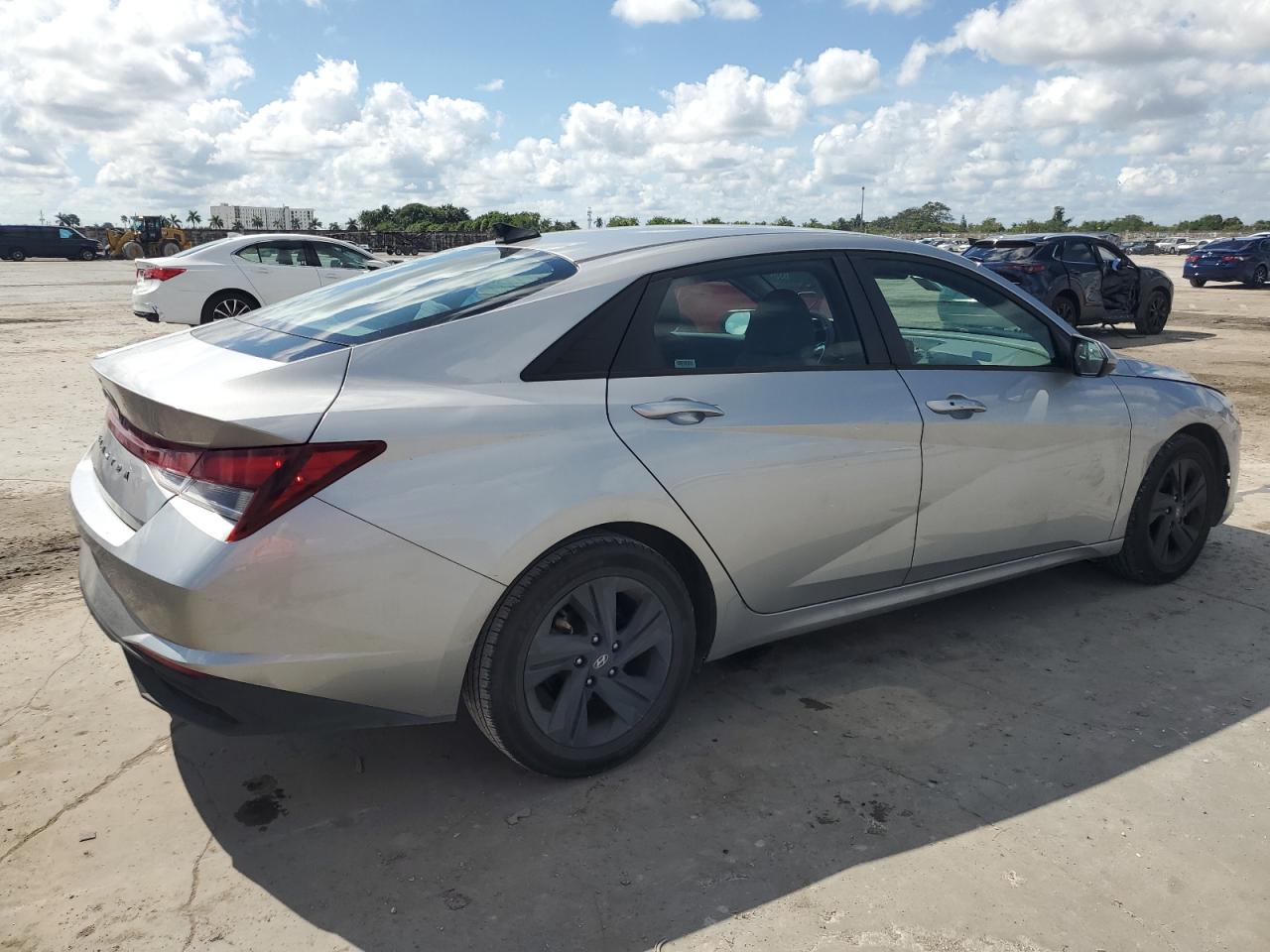 2021 Hyundai Elantra - Image 3