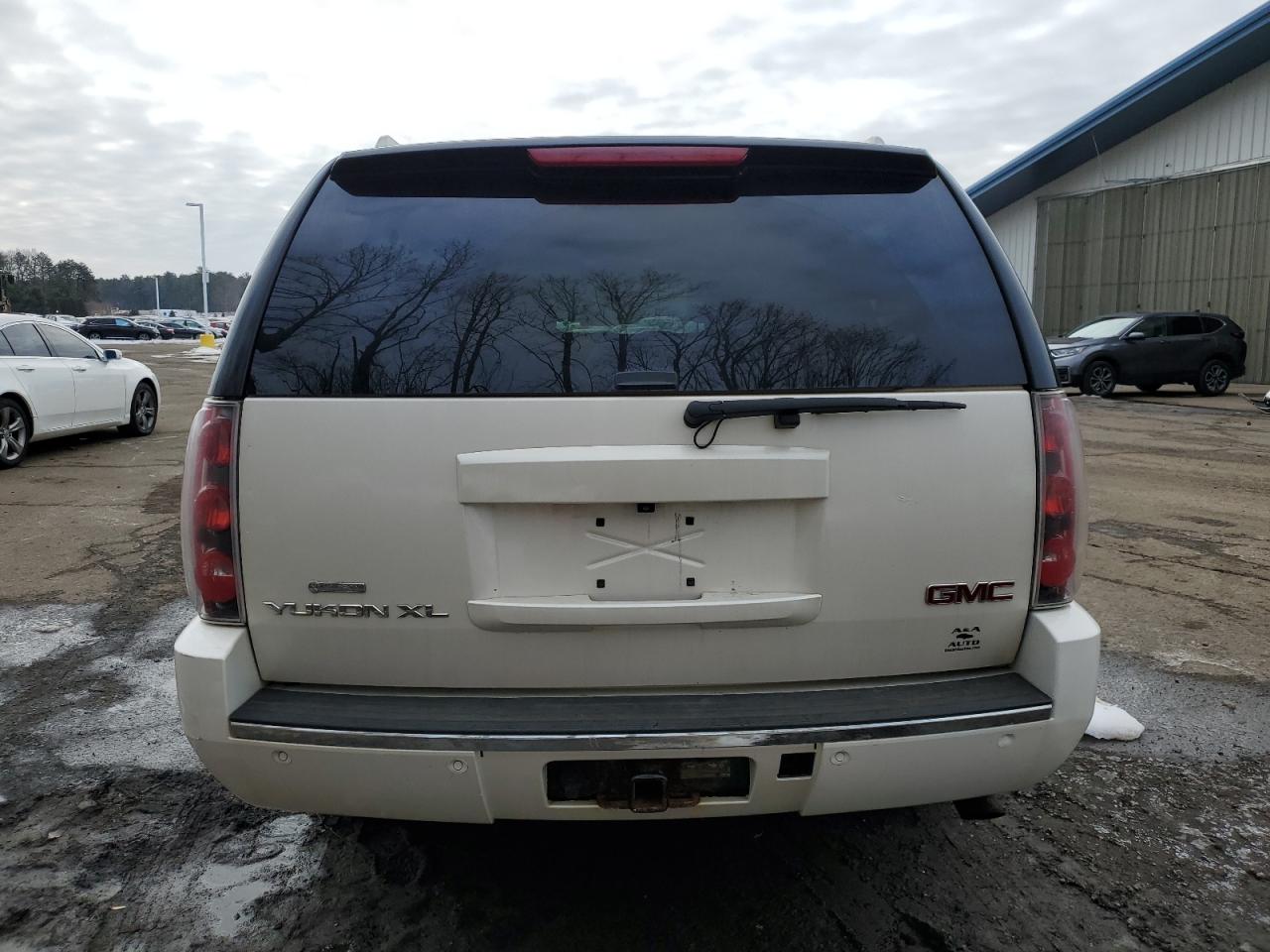 2013 GMC Yukon - Image 6
