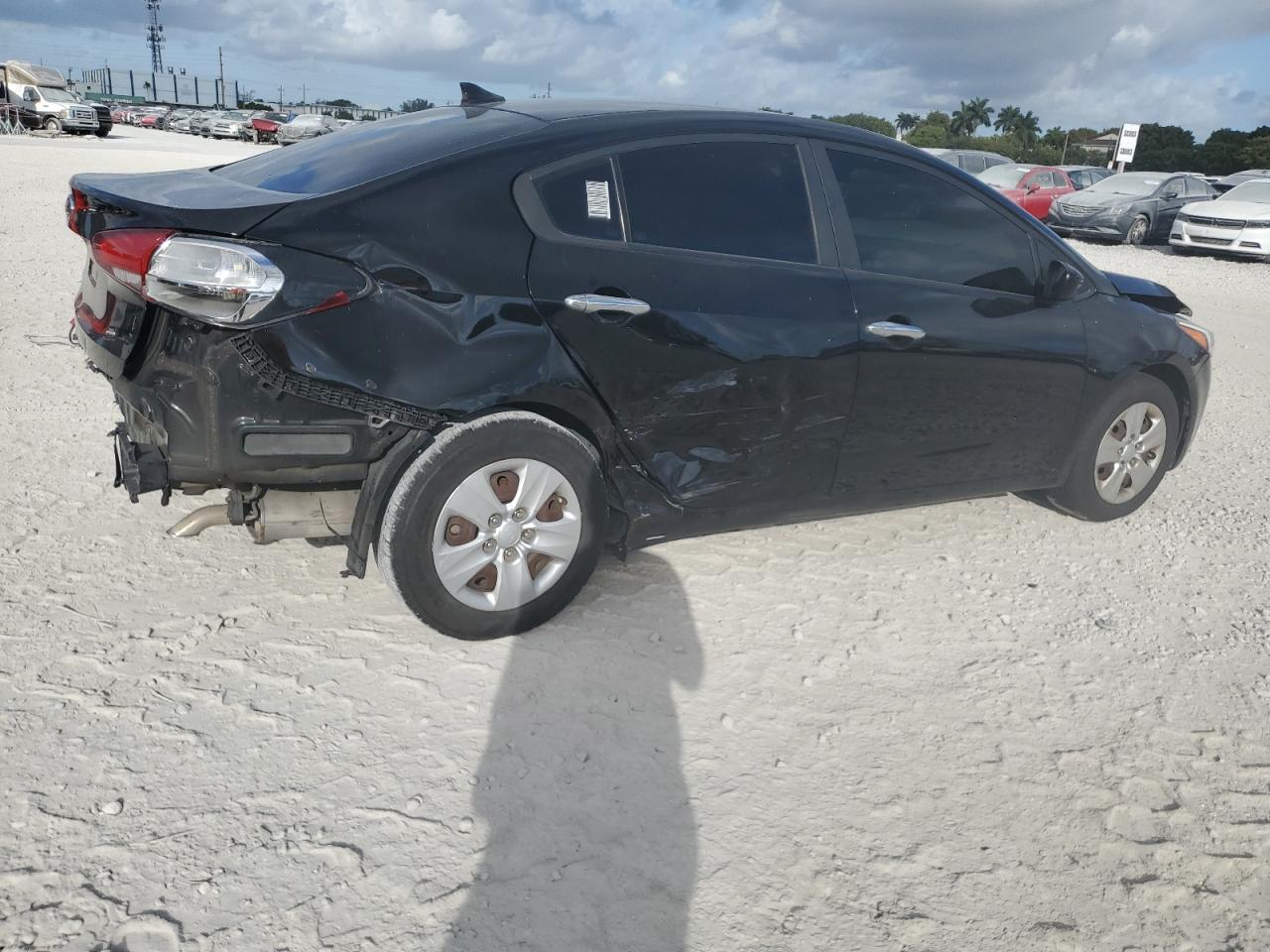 2017 Kia Forte - Image 3