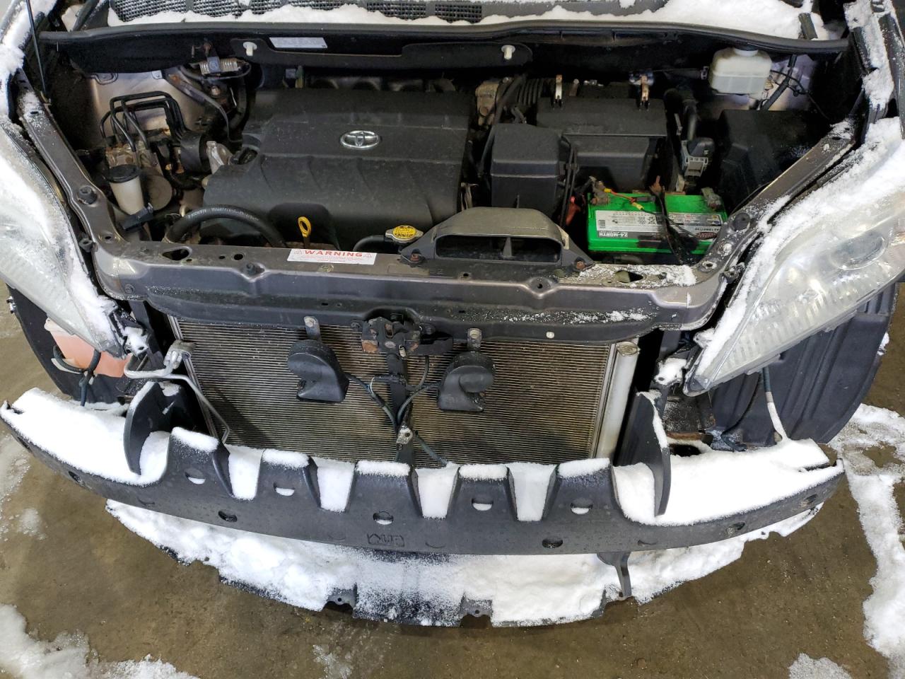 2012 Toyota Sienna - Image 12