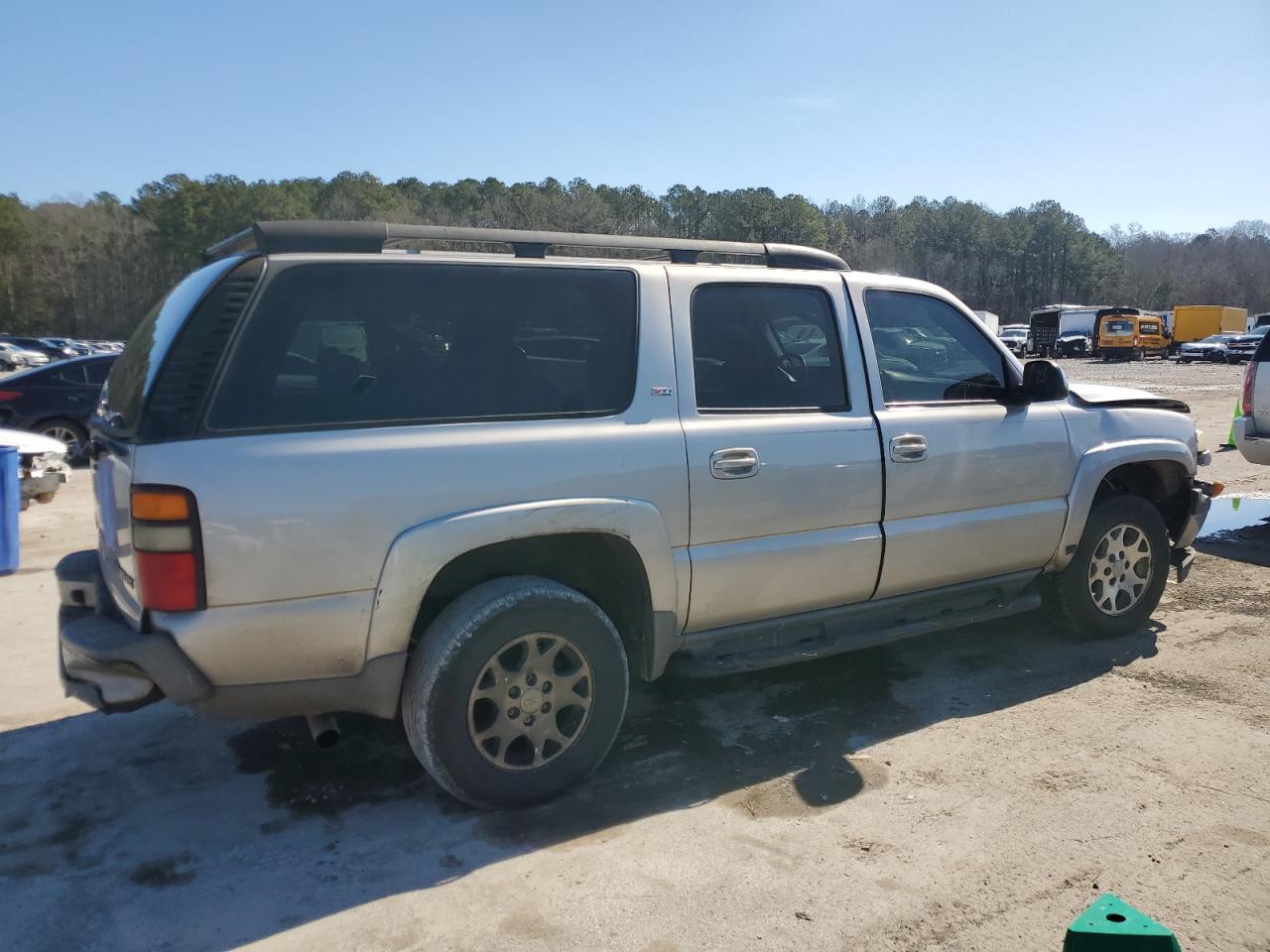 2005 Chevrolet Suburban - Image 3