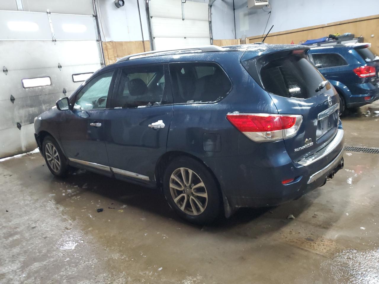 2014 Nissan Pathfinder - Image 2